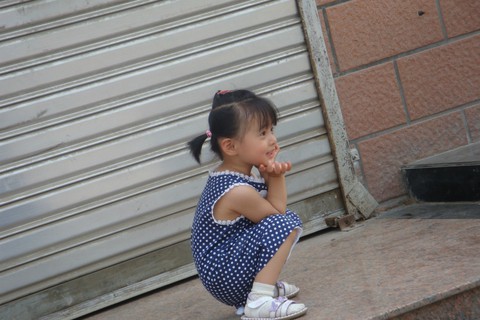 两岁半宝宝，波点连衣裙