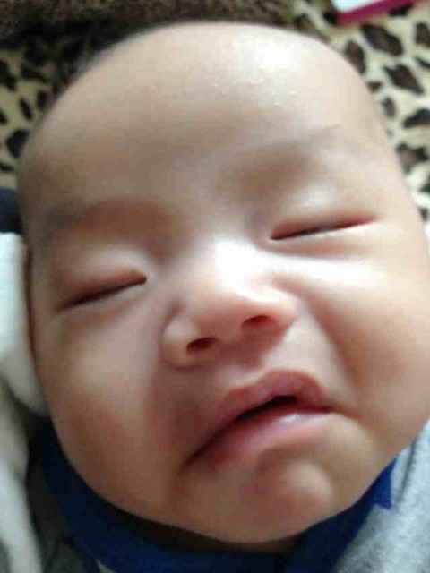 宝妈们来发宝宝又丑又搞笑的照片吧.