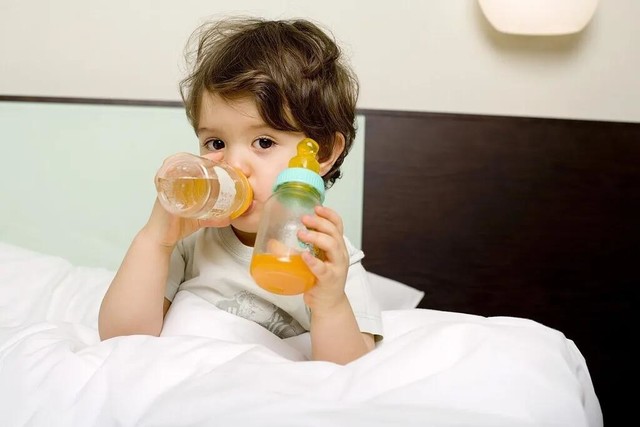 宝宝喝水有讲究,90%的家长都做错了