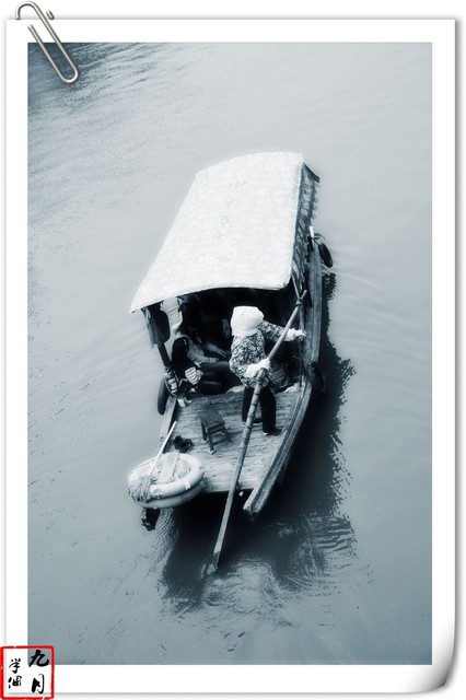 摇橹声幽幽,仿佛要把游客驻留.