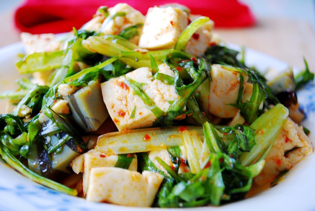 美食哲学,虎皮土豆椒,皮蛋肠拌苦苣