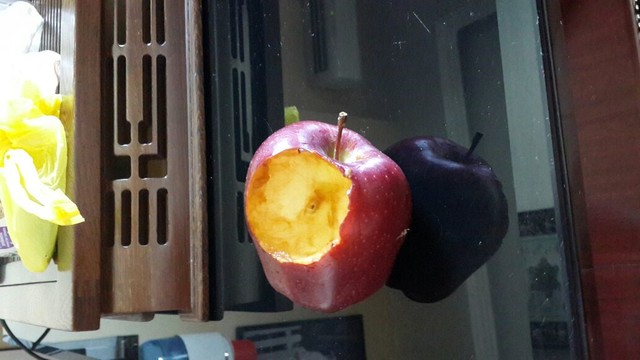 这就是我说的吃了一半,因为每次不可能一个全吃完的,而且我都不吃苹果