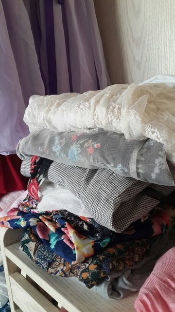 夏天没到,已经囤了一大堆裙子都是到过膝盖,然后又不会太短的裙子.