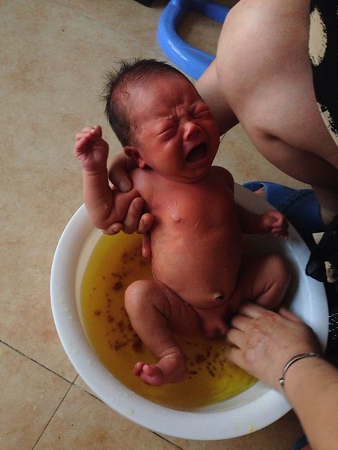 都来小孩洗澡照片吧