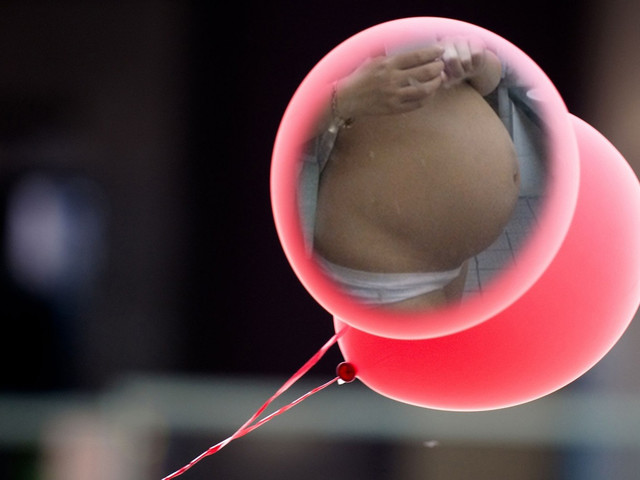 想知怀男女的宝妈发大肚照喔 上十看九准