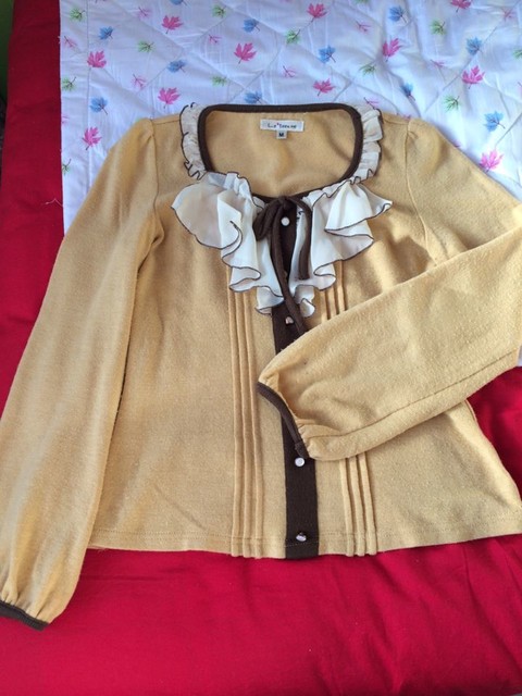 闲置一些大人的衣服,转给需要的宝妈!金额达到50包邮!