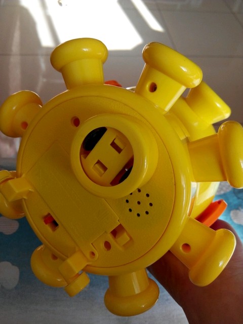 还有是带声音和彩光么? 6楼 这个都是会走的   都是自己家卖