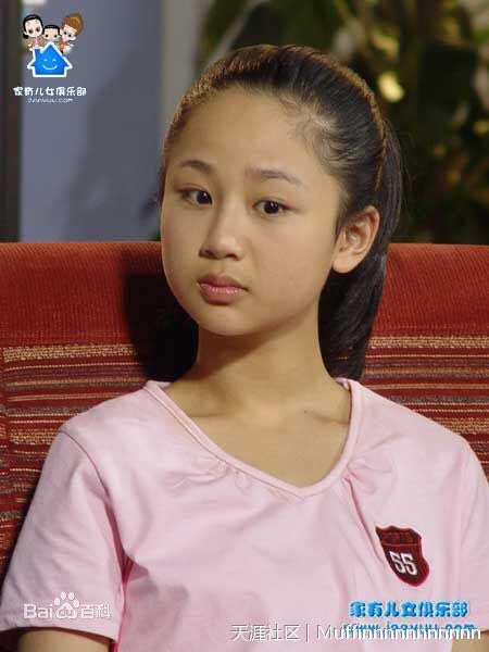 杨紫小时候,酒窝很深,脸蛋肉肉的,演小宛如的时候,不少网友都说她和