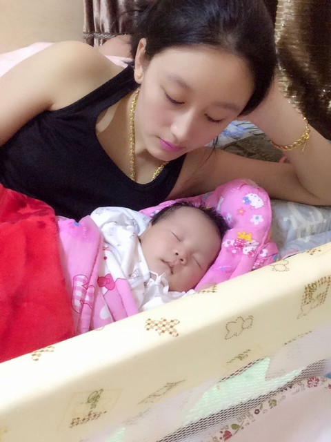 宝妈们都晒一下自己和宝宝的照片!