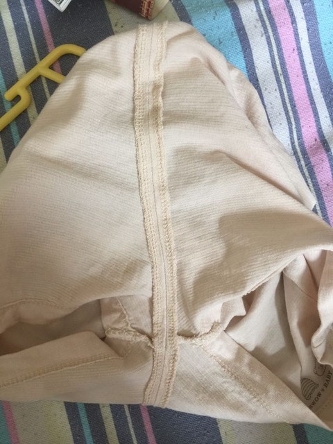 宝宝拉裤裤上怎么办