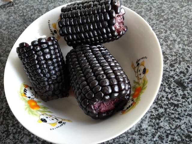 第一次吃黑玉米