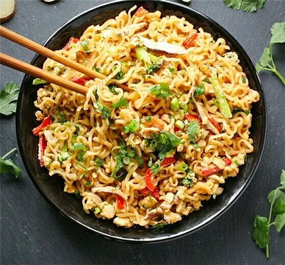 每个人偶尔都会吃的方便食品 【方便面】