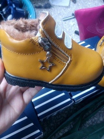 我在温州鞋厂上班,童鞋和大人的鞋子都很便宜