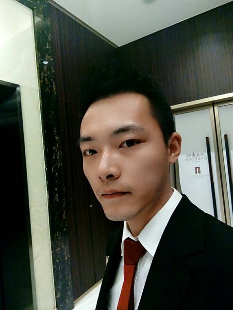 我老公不算帅,但是对我好的没话说,呵呵