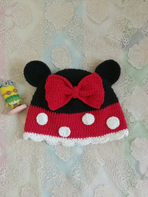 纯手工牛奶棉编织的宝宝帽子和宝宝鞋子.喜欢的宝妈定制哦