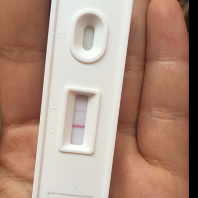 我这个月应该十号来月经,可是没来,十四号用验孕棒测试一深一浅,到