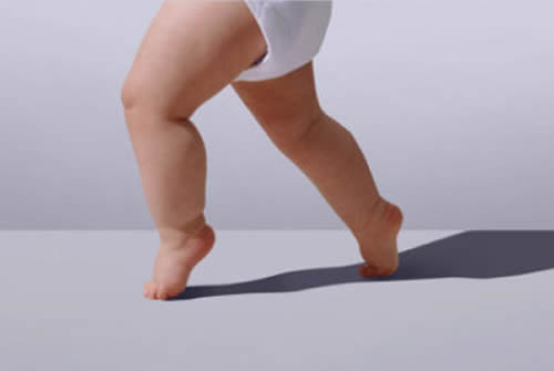 【育儿课堂】宝宝学走路,父母易犯这些错